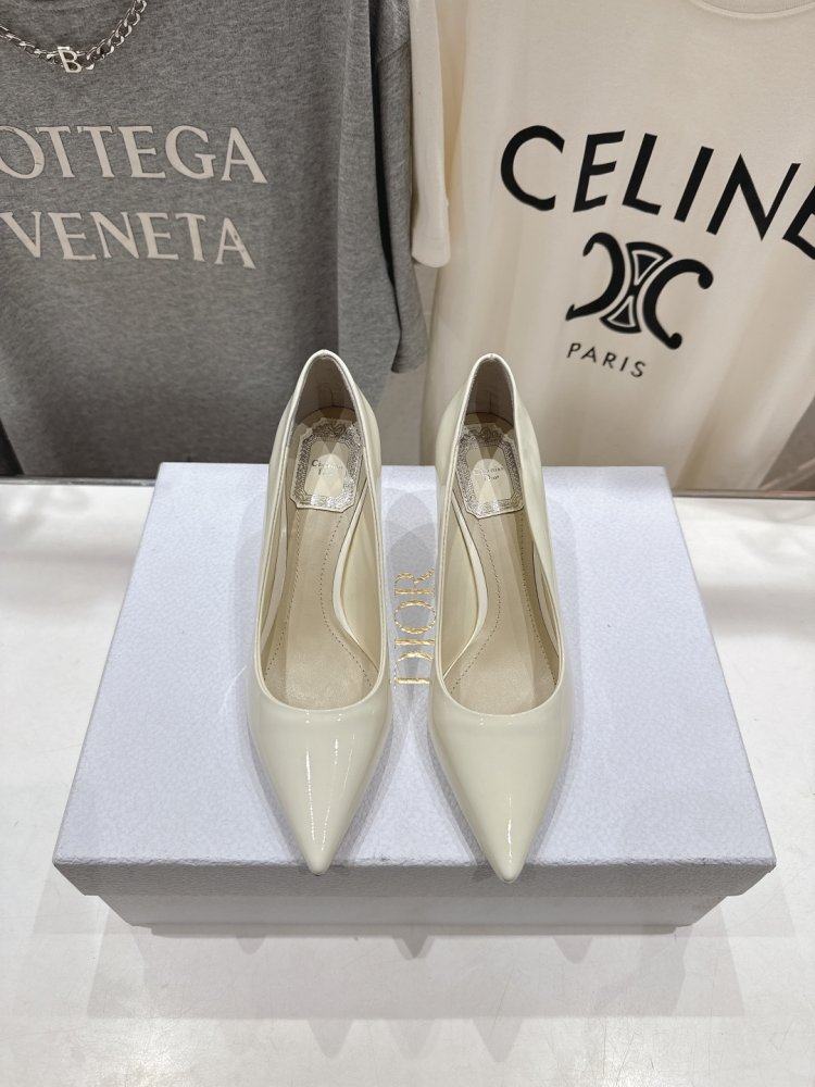 Туфли лодочки на среднем каблуке