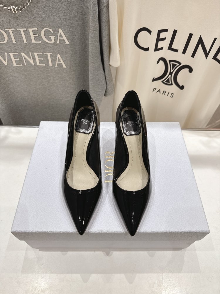 Туфлі човники на середньому підборах