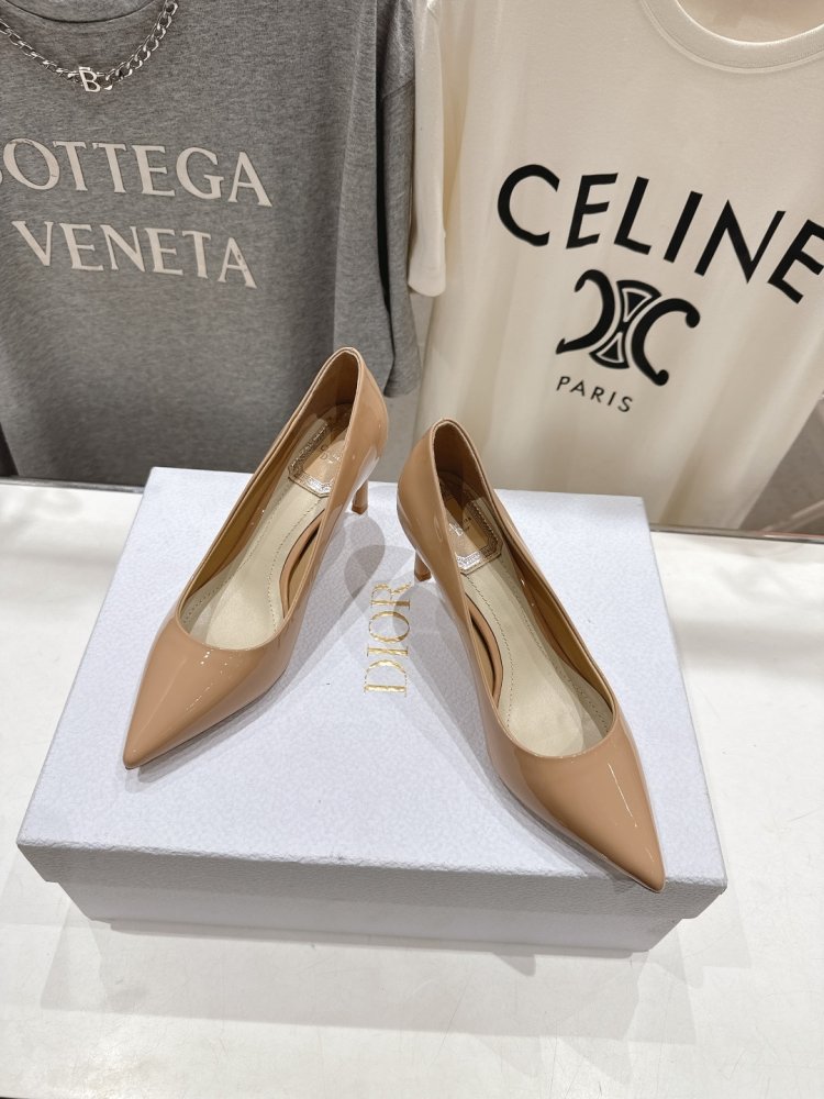 Туфлі човники на середньому підборах фото 2