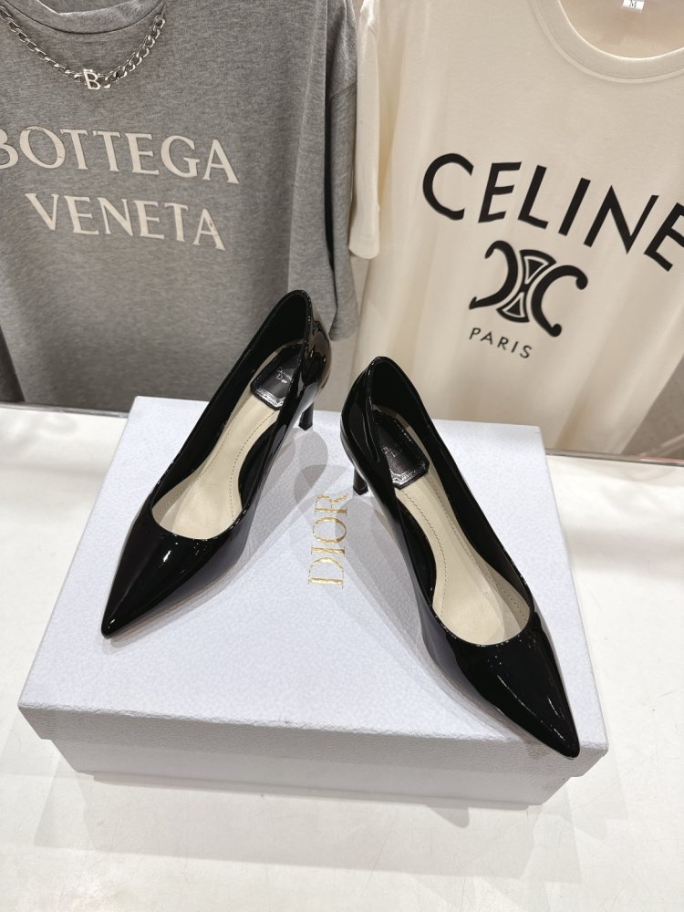 Туфлі човники на середньому підборах фото 2