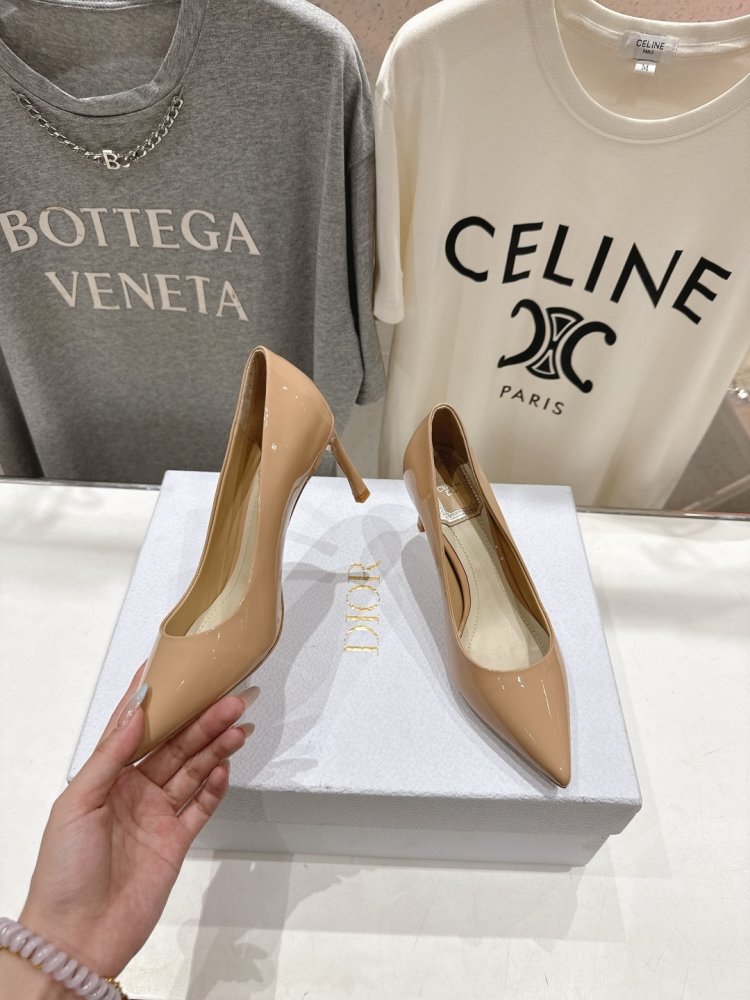 Туфлі човники на середньому підборах фото 4