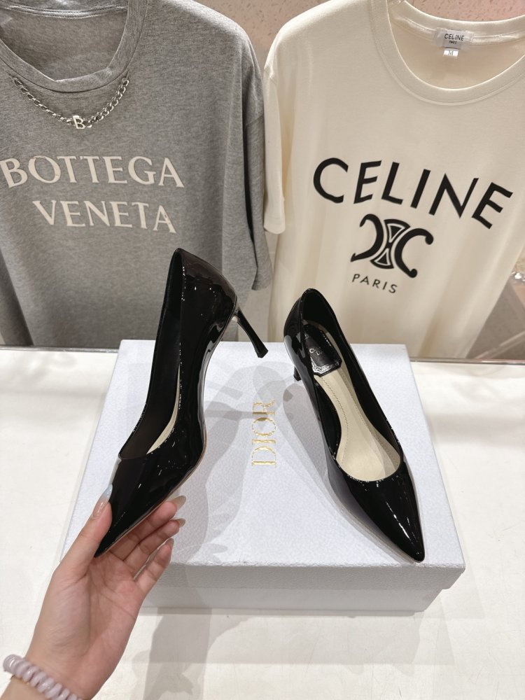 Туфлі човники на середньому підборах фото 4