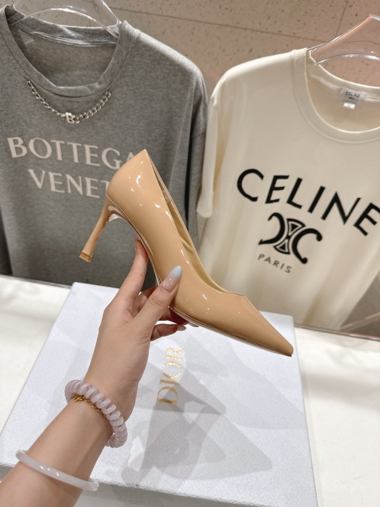 Туфлі човники на середньому підборах фото 5