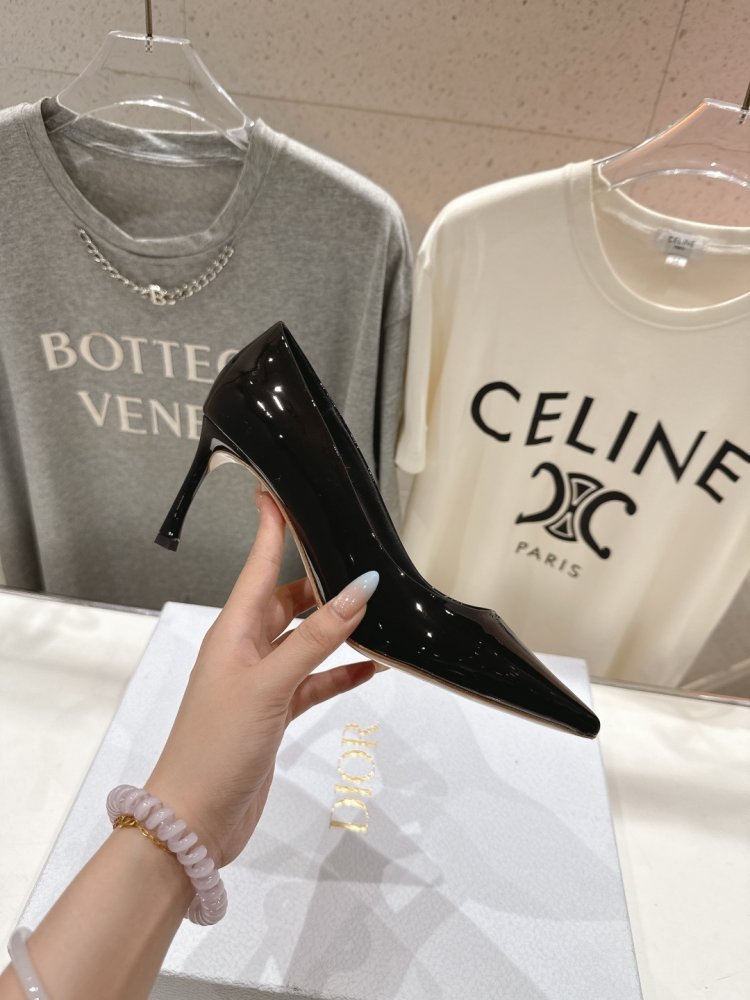 Туфлі човники на середньому підборах фото 5