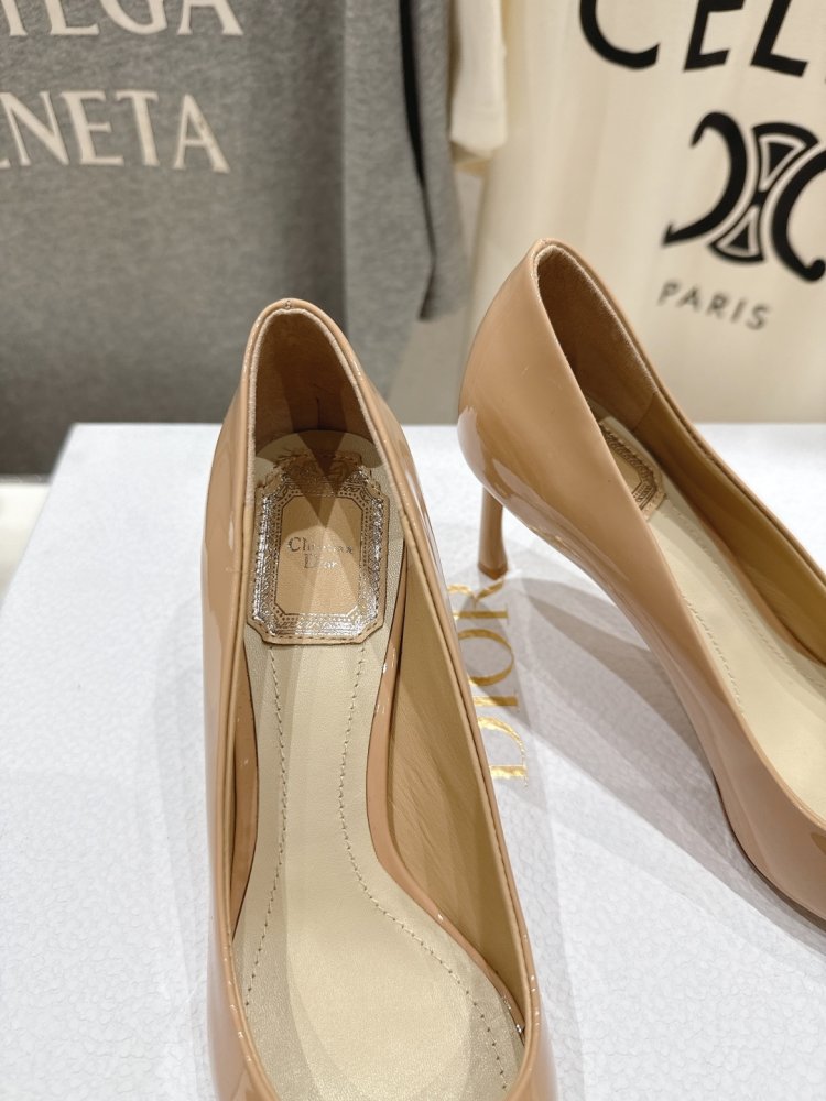 Туфлі човники на середньому підборах фото 6