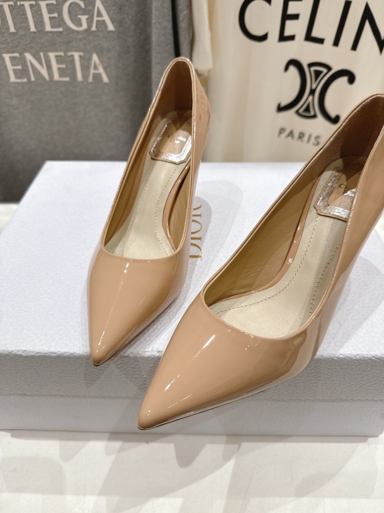 Туфлі човники на середньому підборах фото 7