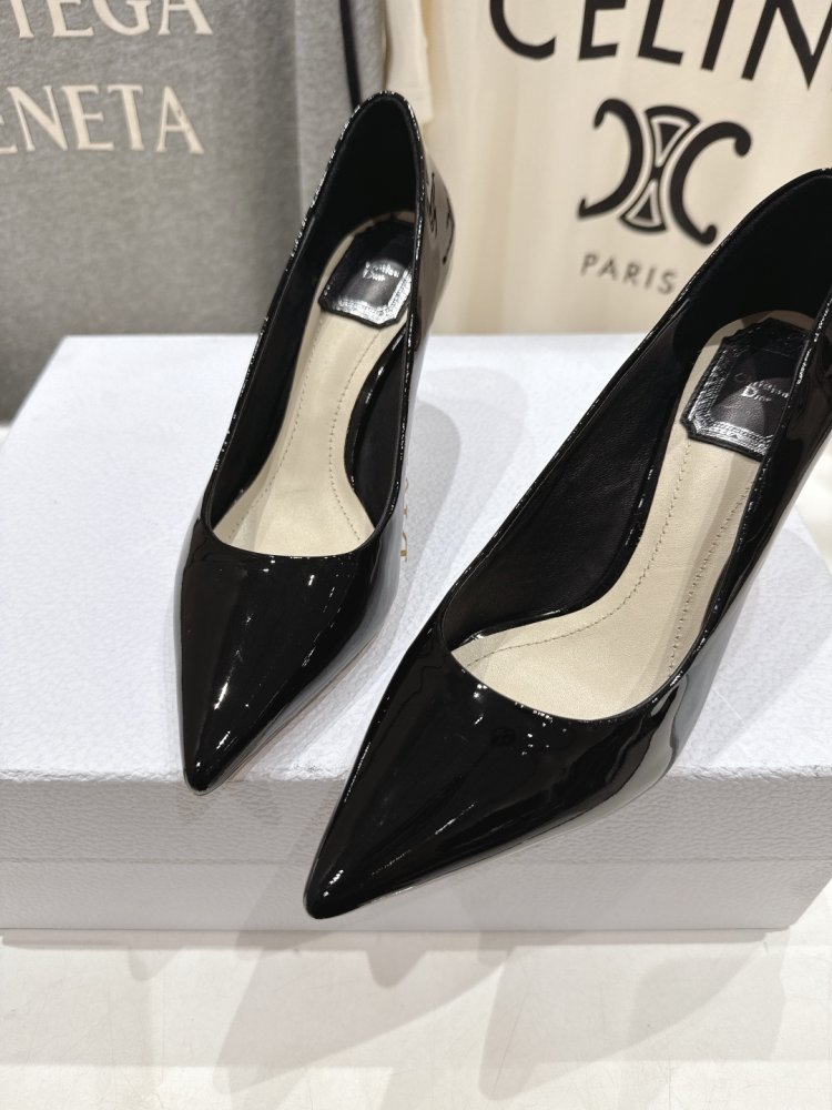 Туфлі човники на середньому підборах фото 7