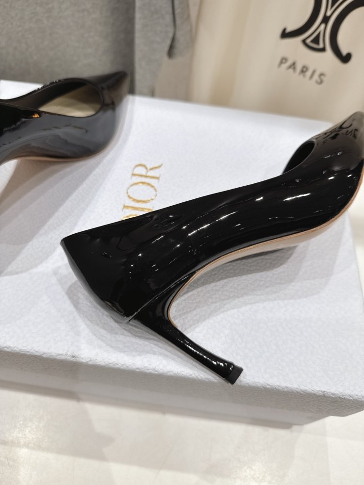 Туфлі човники на середньому підборах фото 8