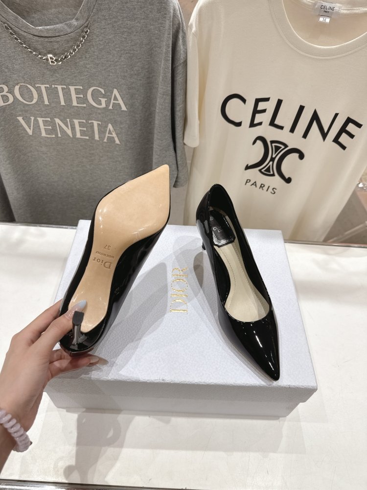 Туфлі човники на середньому підборах фото 9