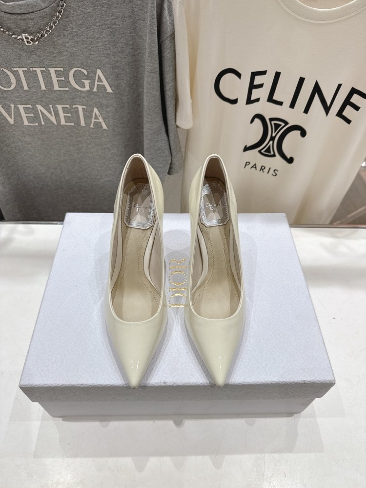 Shoes boats on high heel