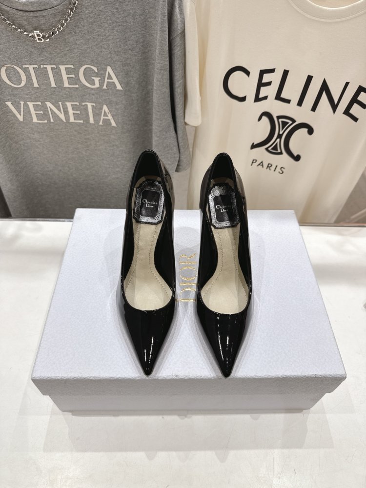 Shoes boats on high heel