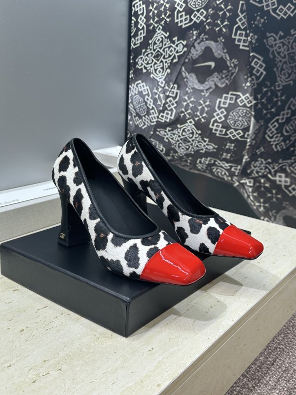Shoes boats on high heel