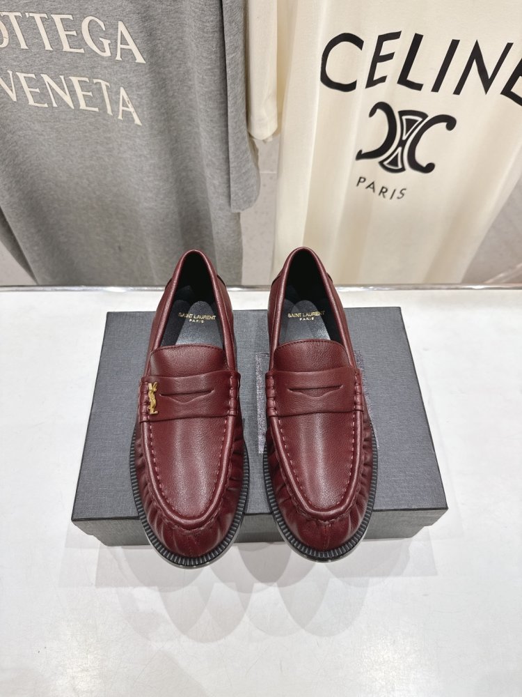 Туфли лоферы кожаные женские