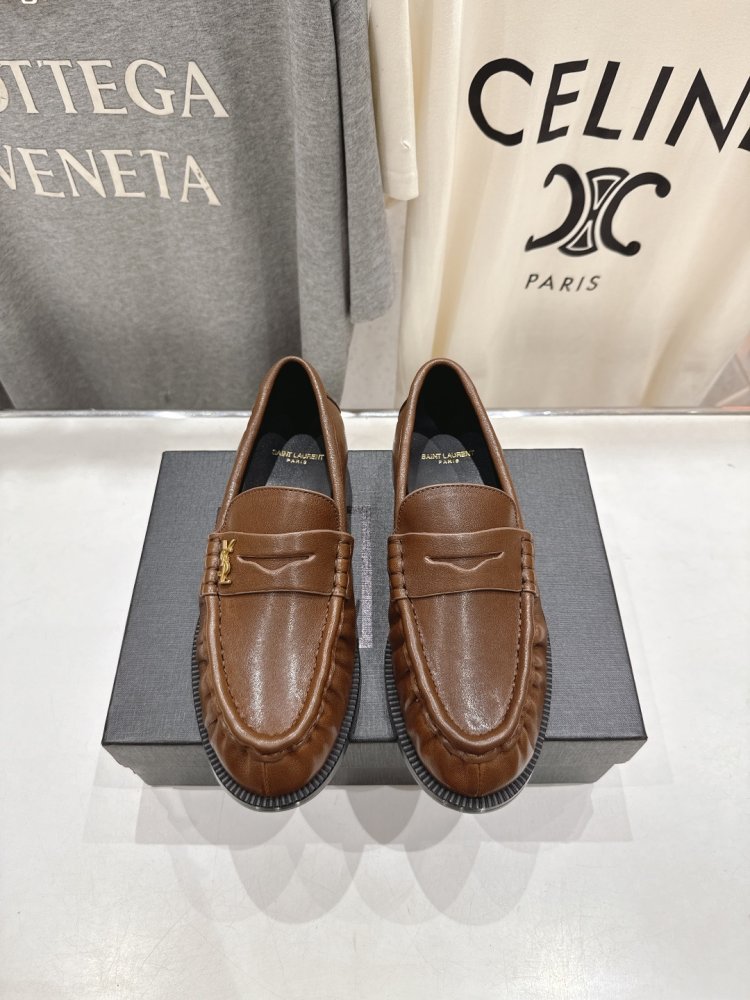 Туфли лоферы кожаные женские