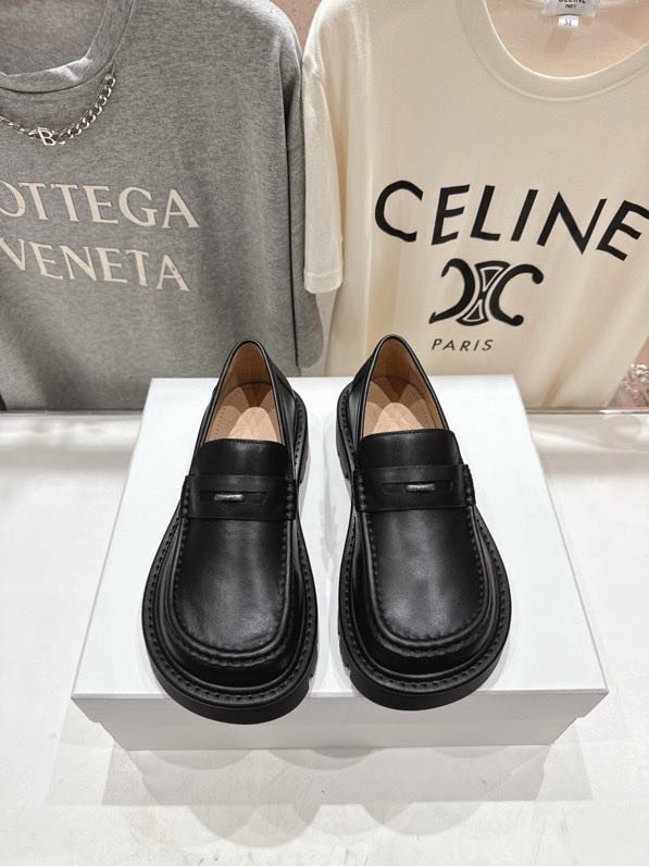 Туфлі лоферы шкіряні жіночі