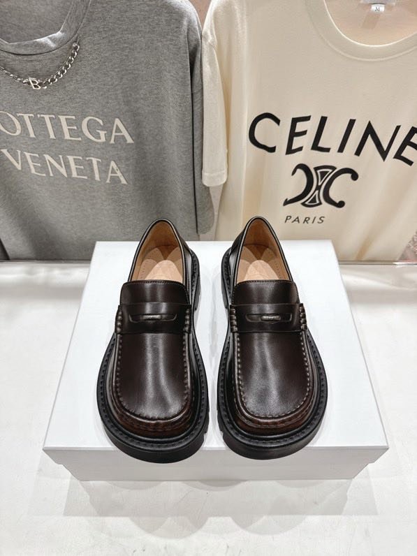 Туфлі лоферы шкіряні жіночі