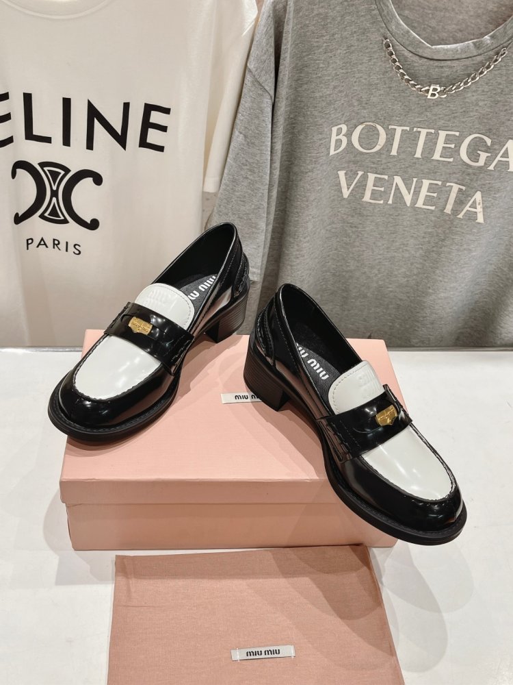 Туфли лоферы кожаные женские фото 2