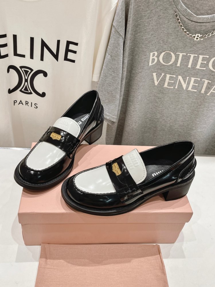 Туфли лоферы кожаные женские фото 3