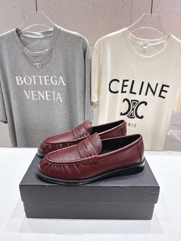 Туфли лоферы кожаные женские фото 4