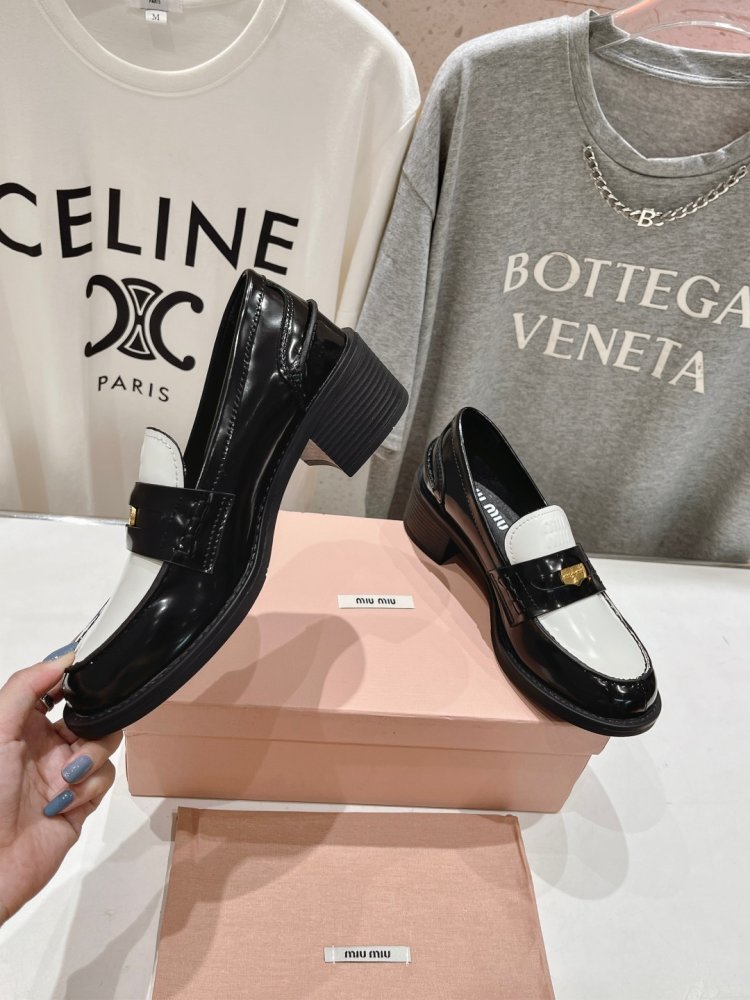 Туфли лоферы кожаные женские фото 4