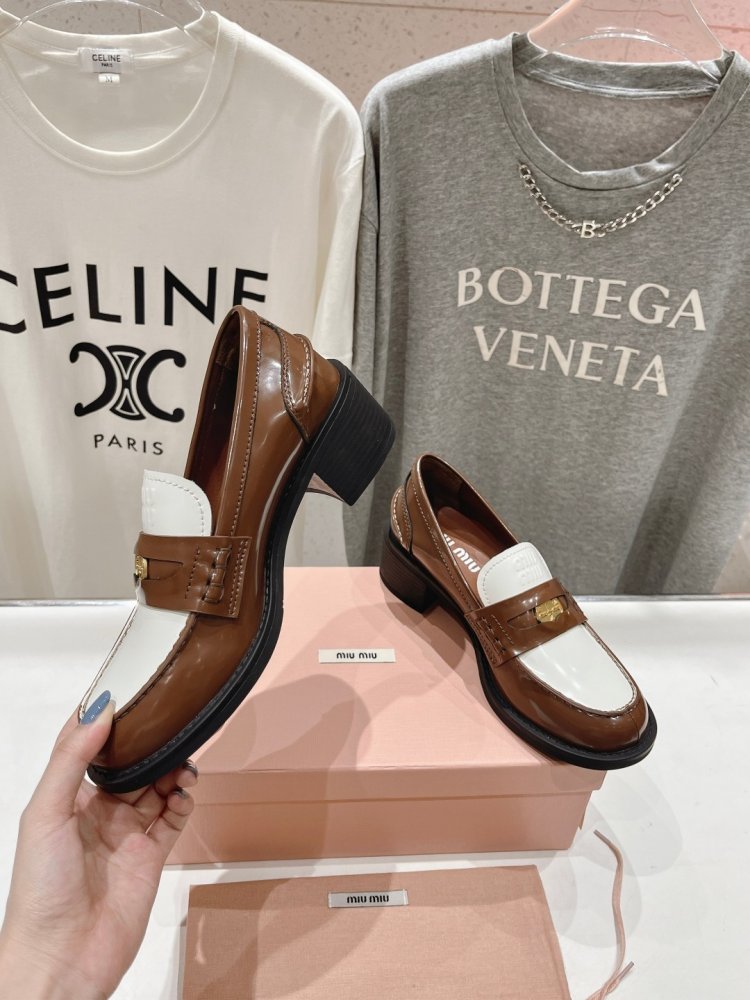 Туфли лоферы кожаные женские фото 4