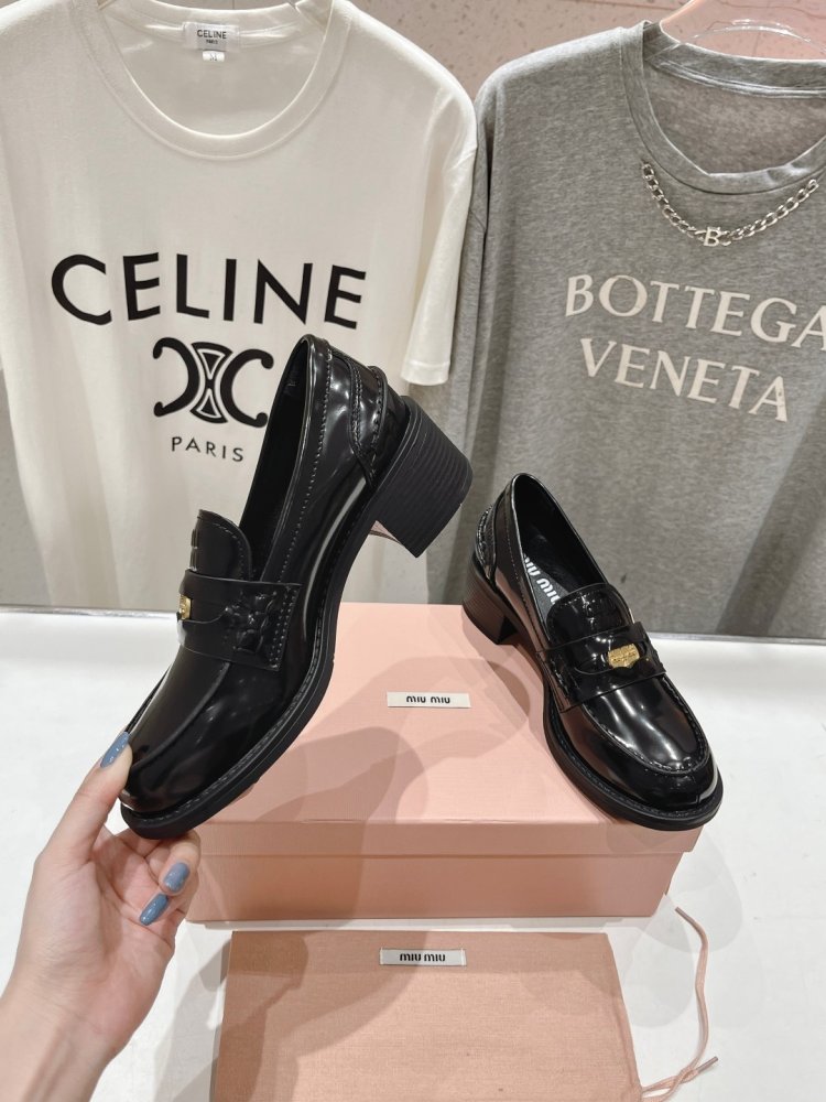 Туфли лоферы кожаные женские фото 4