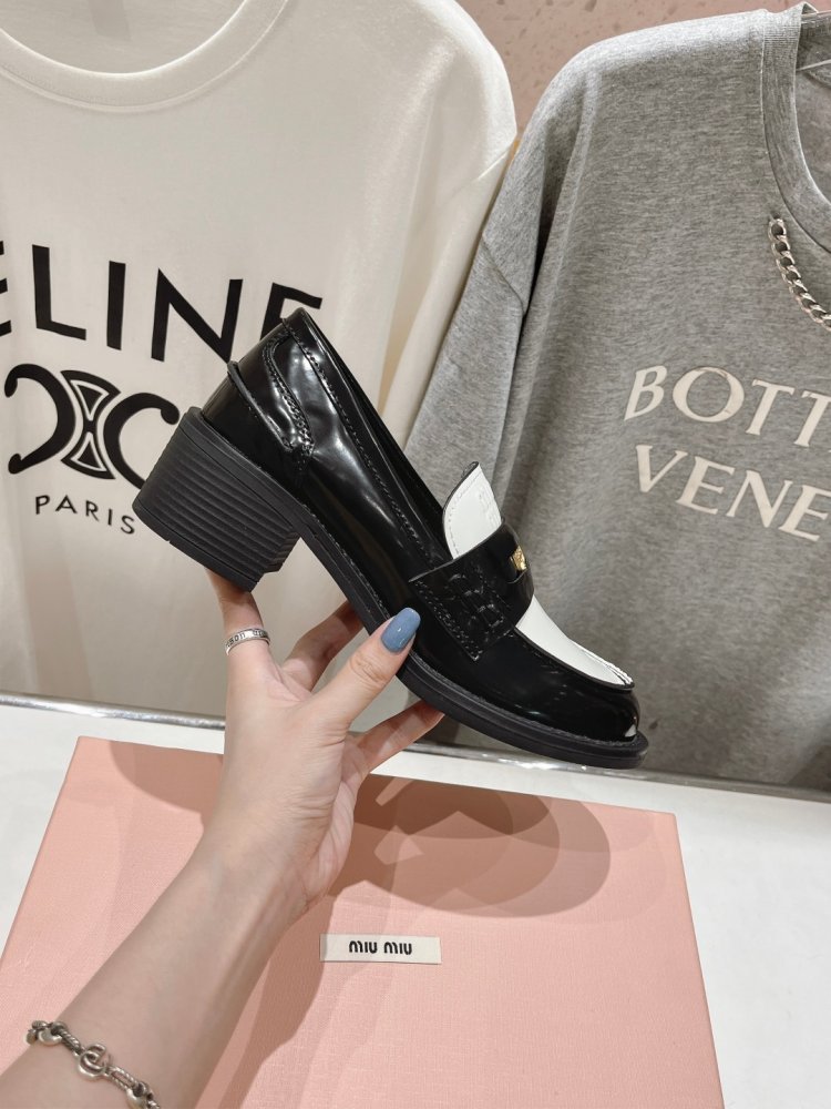 Туфли лоферы кожаные женские фото 5