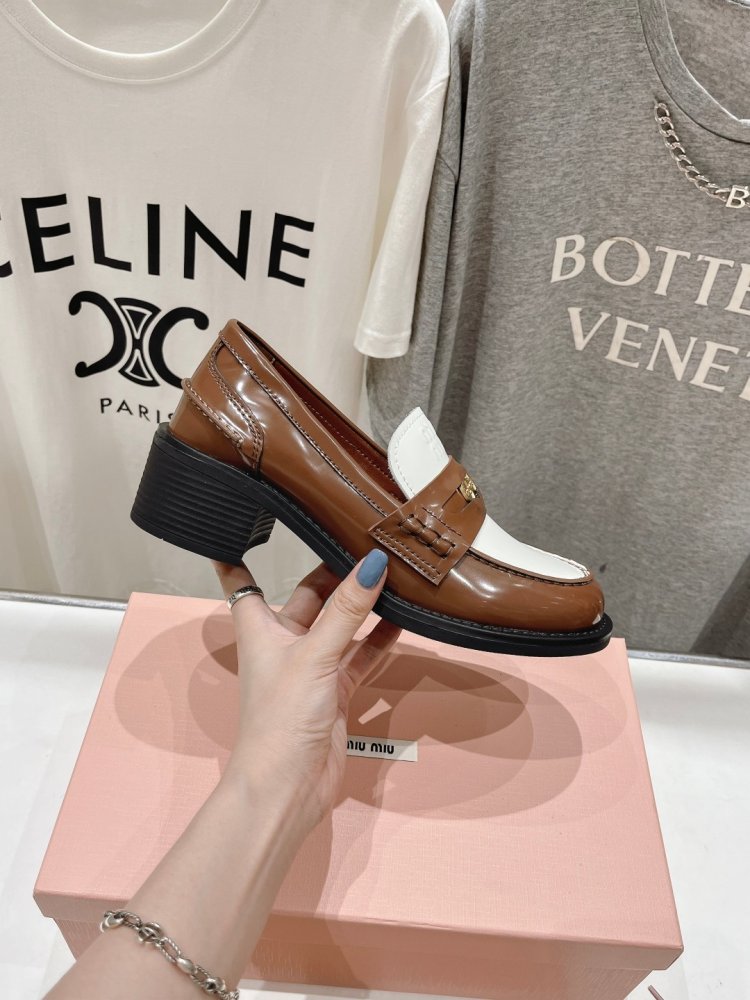 Туфли лоферы кожаные женские фото 5