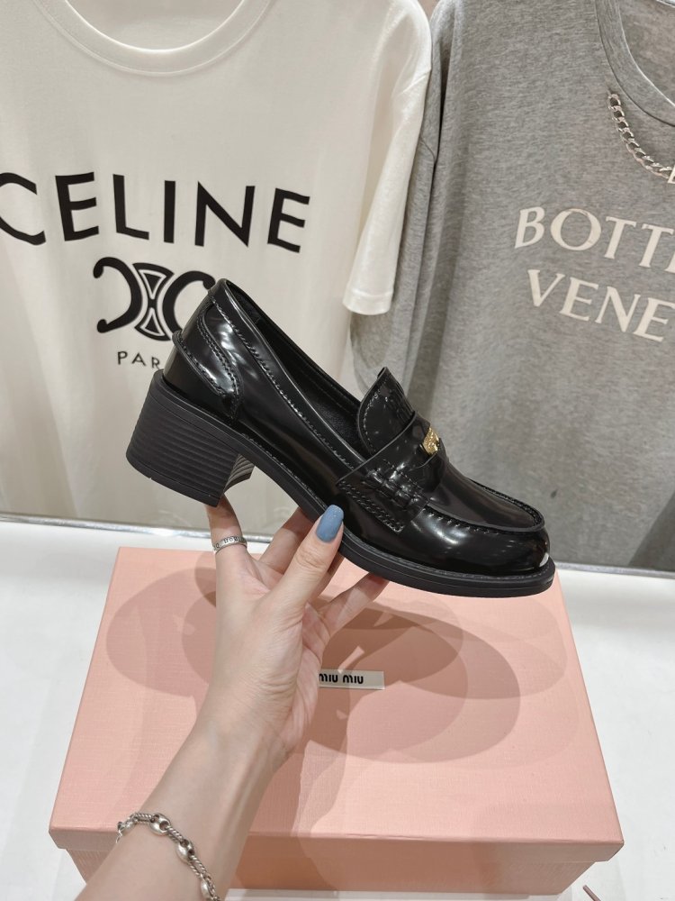 Туфли лоферы кожаные женские фото 5