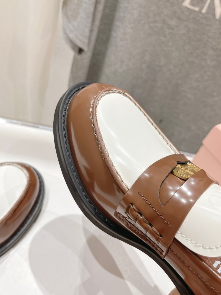 Туфли лоферы кожаные женские фото 7