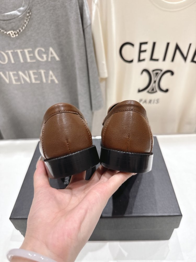 Туфли лоферы кожаные женские фото 8