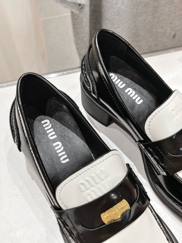 Туфли лоферы кожаные женские фото 8