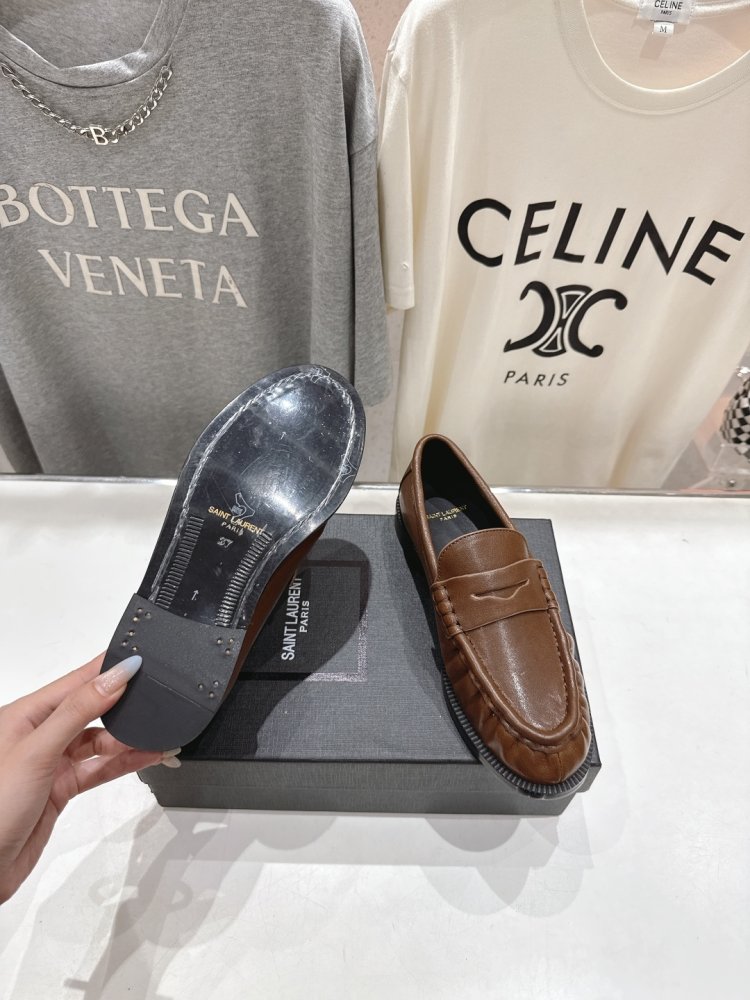 Туфли лоферы кожаные женские фото 9