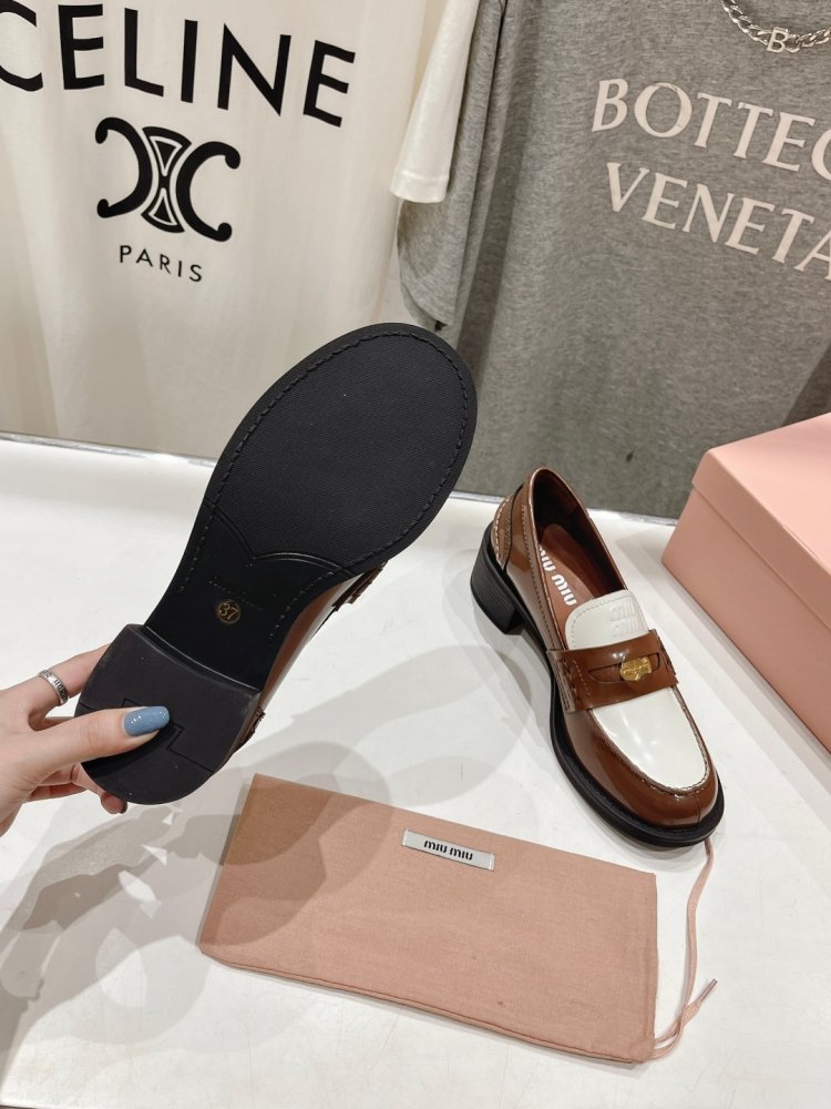 Туфли лоферы кожаные женские фото 9