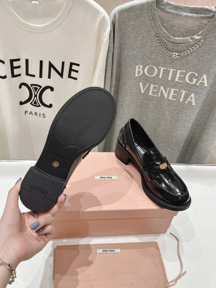 Туфли лоферы кожаные женские фото 9