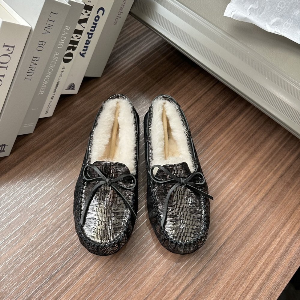 Shoes лоферы on fur winter