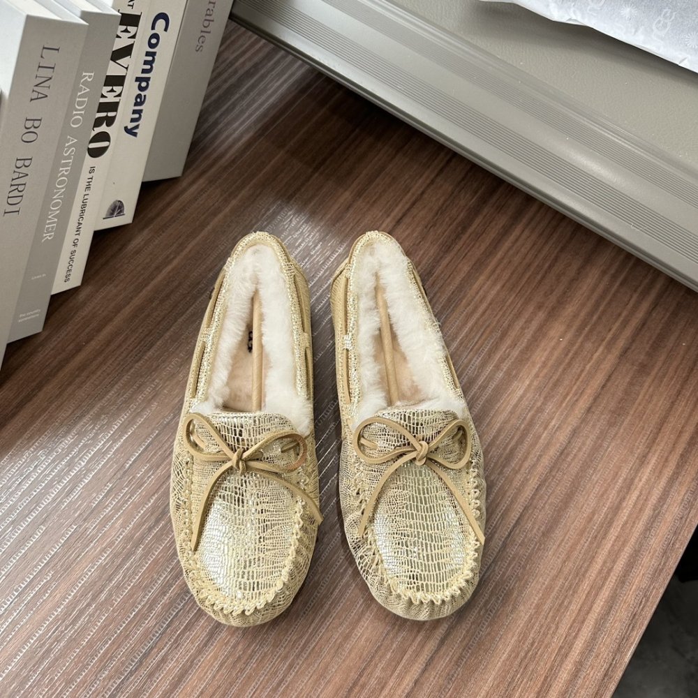 Shoes лоферы on fur winter