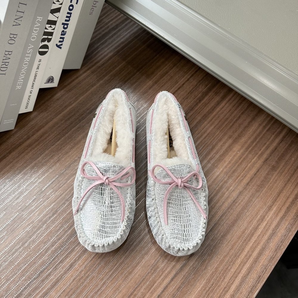 Shoes лоферы on fur winter