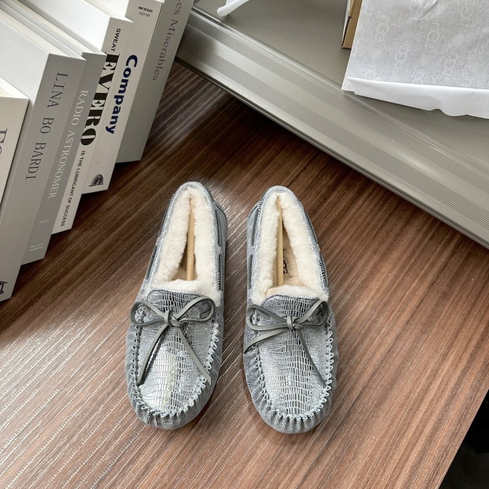 Shoes лоферы on fur winter