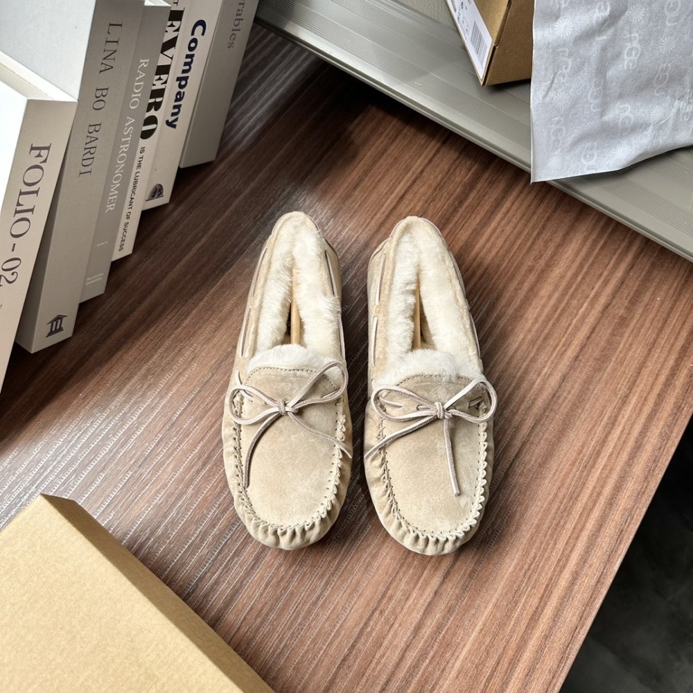 Shoes лоферы on fur winter