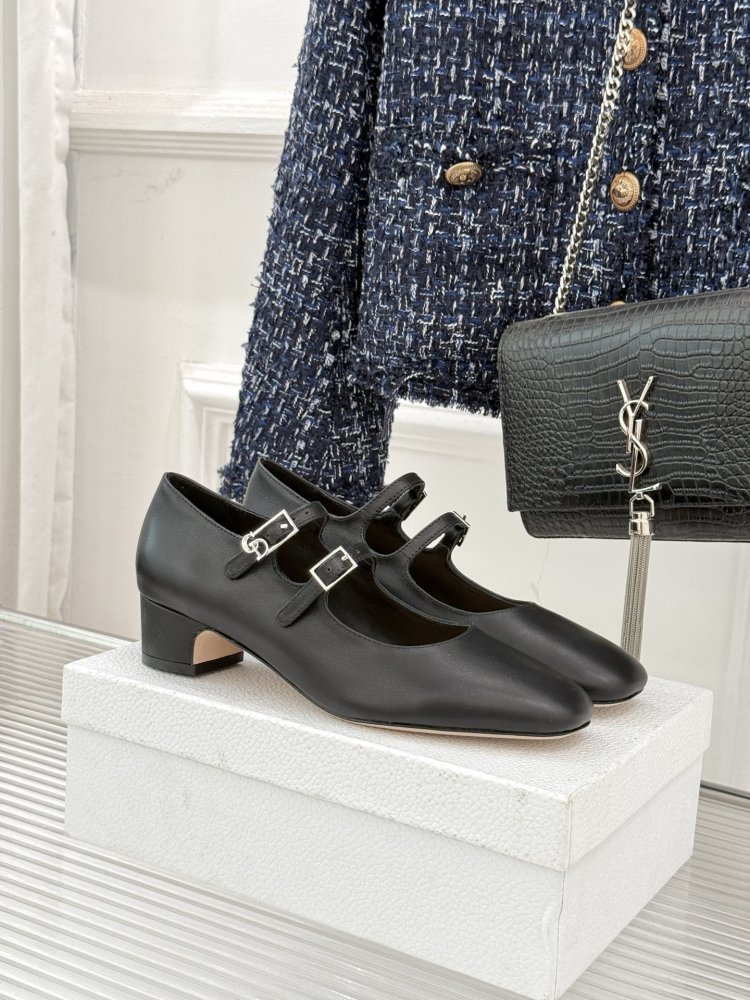 Shoes Mary Jane from double strap on low heel