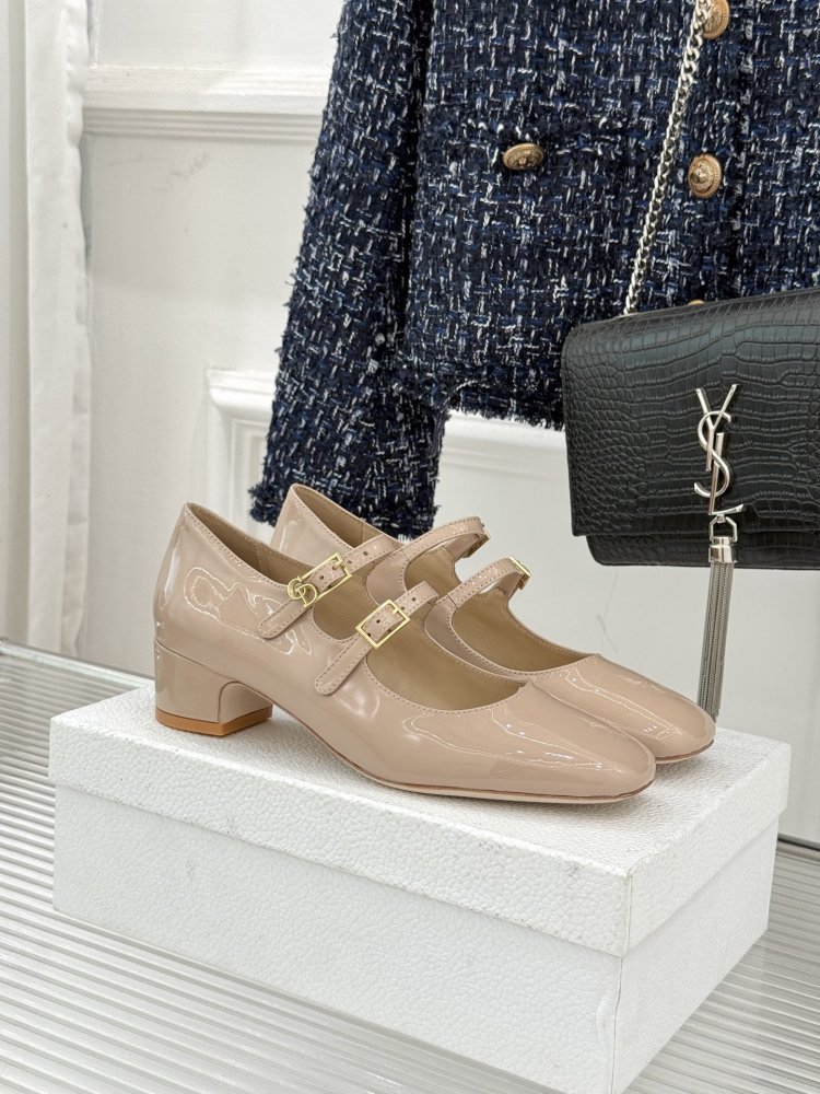Shoes Mary Jane from double strap on low heel