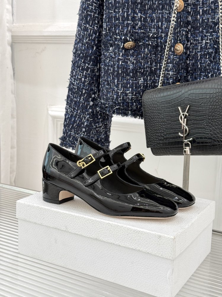Shoes Mary Jane from double strap on low heel