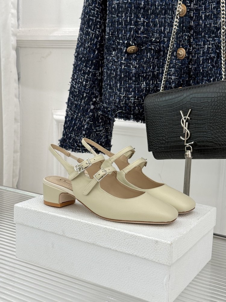 Shoes Mary Jane from double strap on low heel