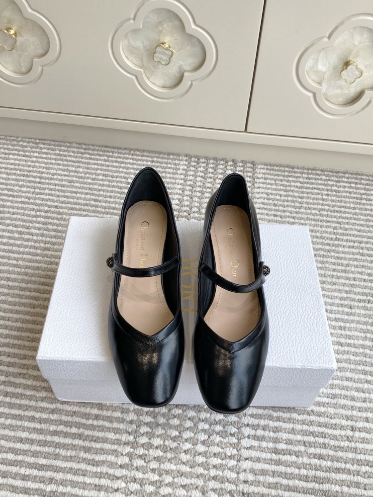 Shoes Mary Jane from strap on low heel