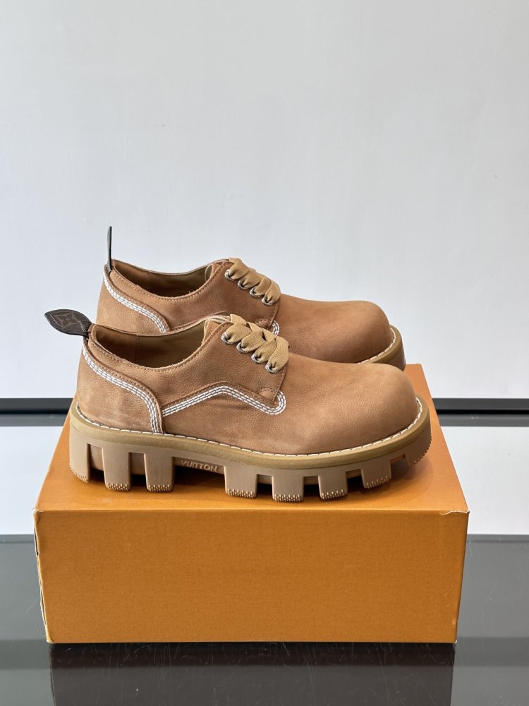 Туфли мужские замшевые на шнуровке на массивной подошве