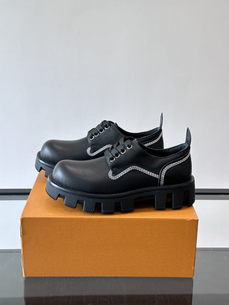 Туфли мужские замшевые на шнуровке на массивной подошве фото 3