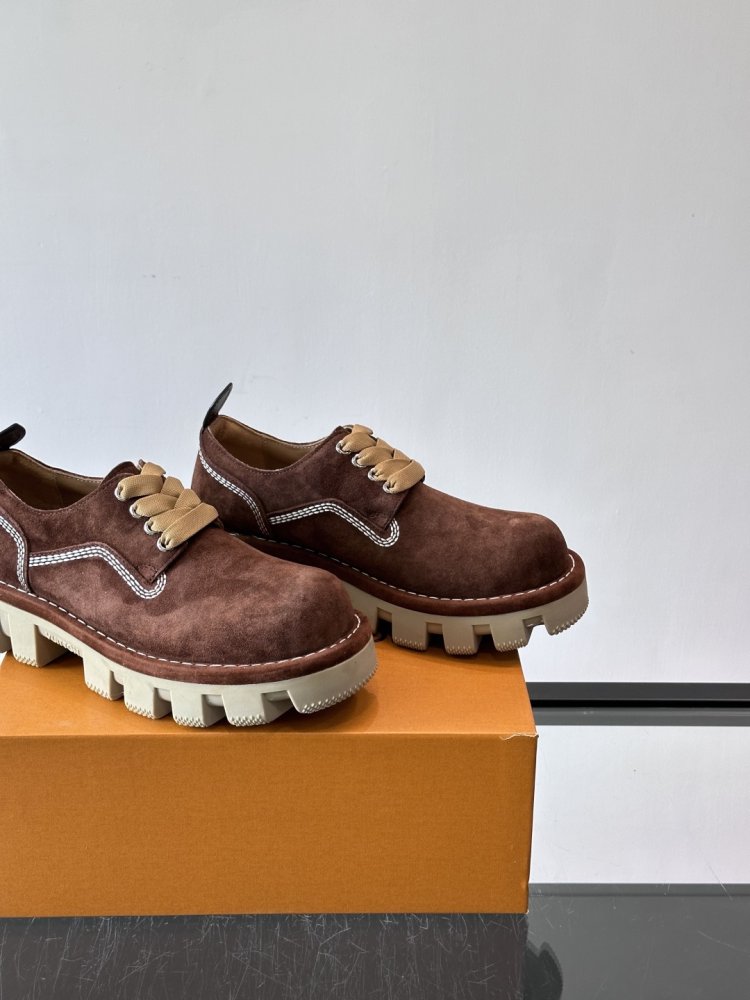 Туфли мужские замшевые на шнуровке на массивной подошве фото 7