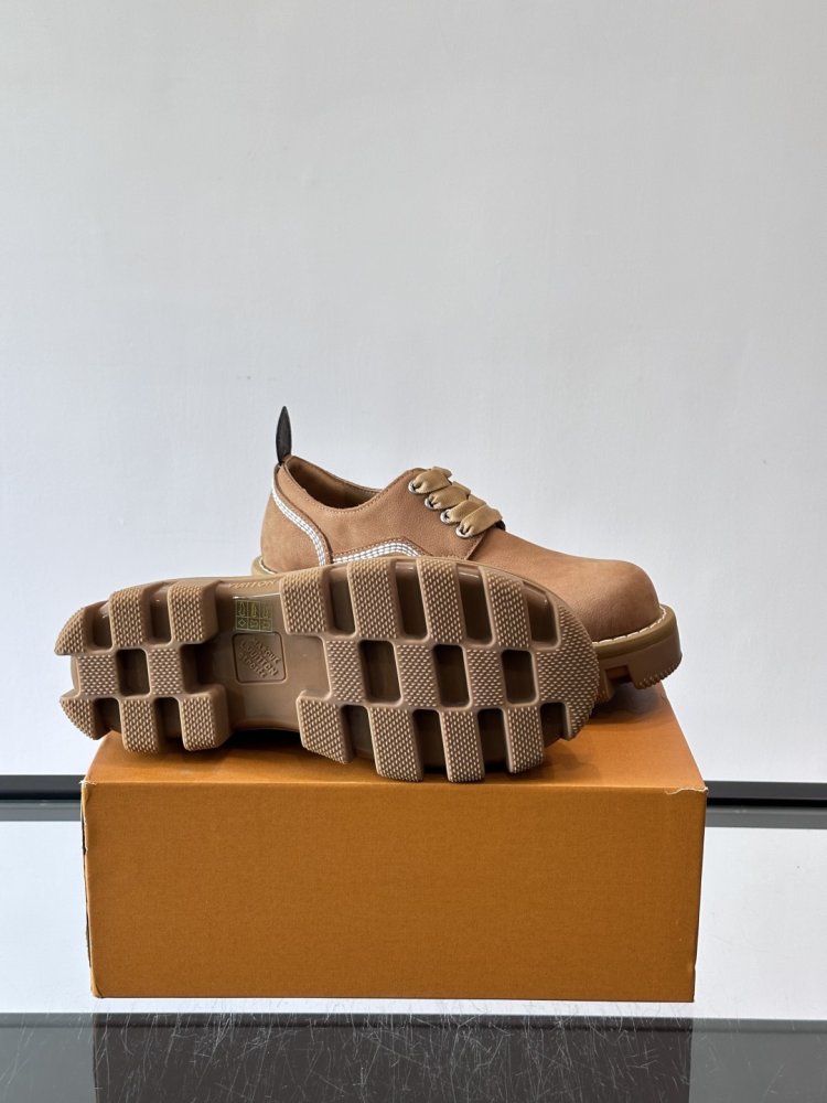 Туфли мужские замшевые на шнуровке на массивной подошве фото 9