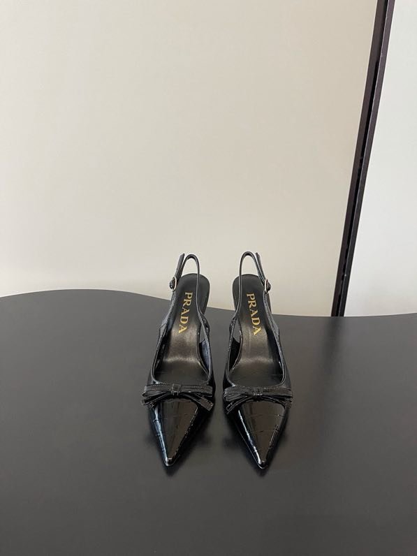 Туфлі на підборах з гострим носком фото 2